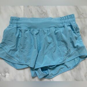 lululemon low rise 2.5” hotty hots